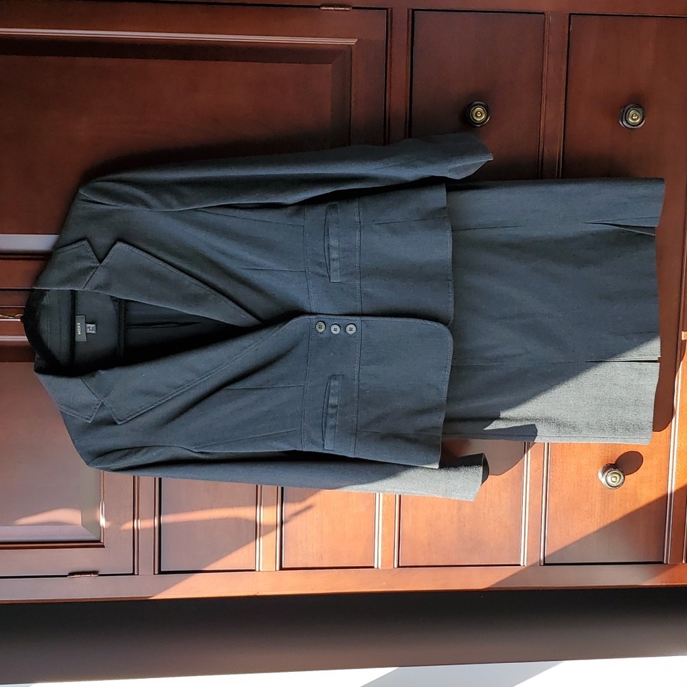 Mexx - Grey suit with jacket and skirt. Size: 6